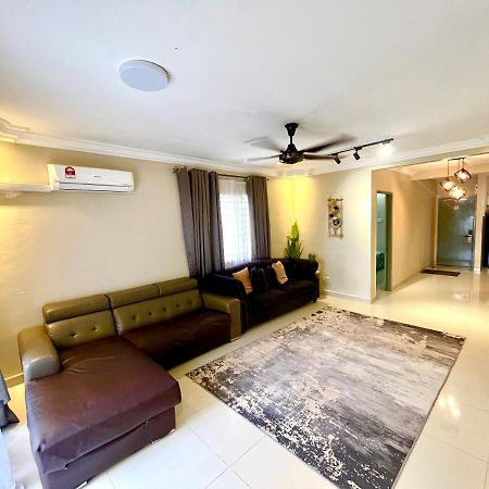 Naura Homestay Selangor Kuala Lumpur Batu Caves Экстерьер фото